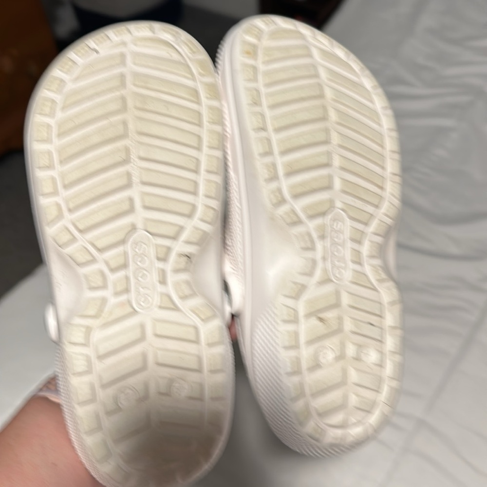 Fleece lined crocs size 7W/5M - Picture 3 of 6